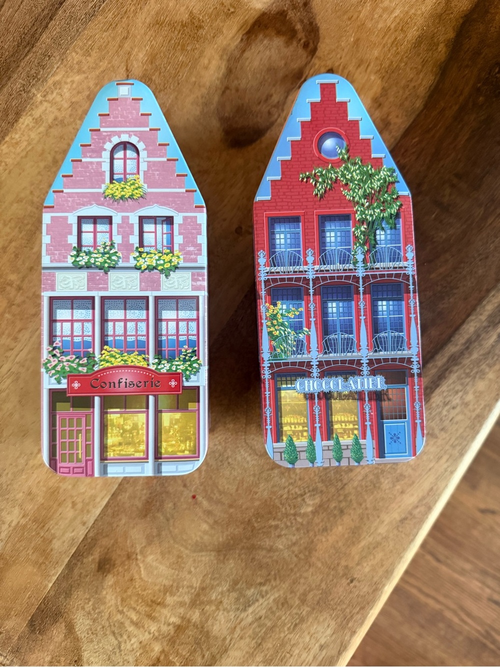 PAIR OF DECORATIVE DUTCH HOUSE TINS